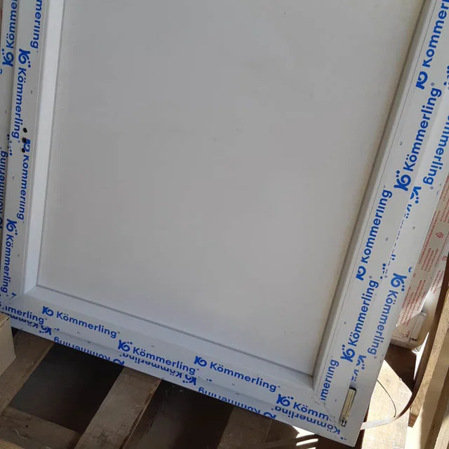 Ablak stadúr betéttel 97x86