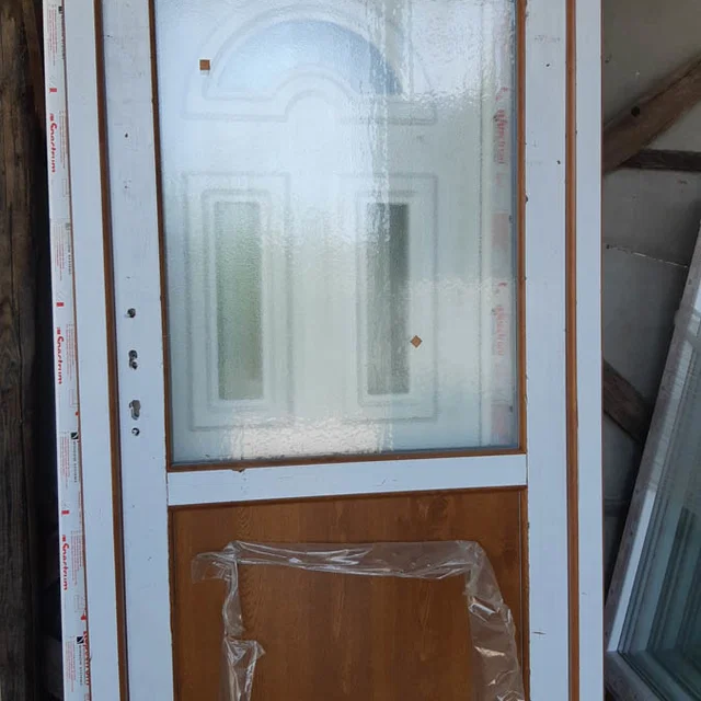 Bejárati ajtó (aranytölgy) 98x208